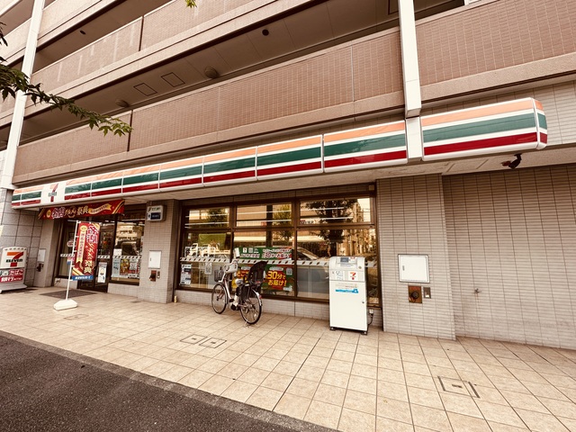 コンビニ　セブンイレブン横浜宮元町2丁目店（コンビニ）まで138m
