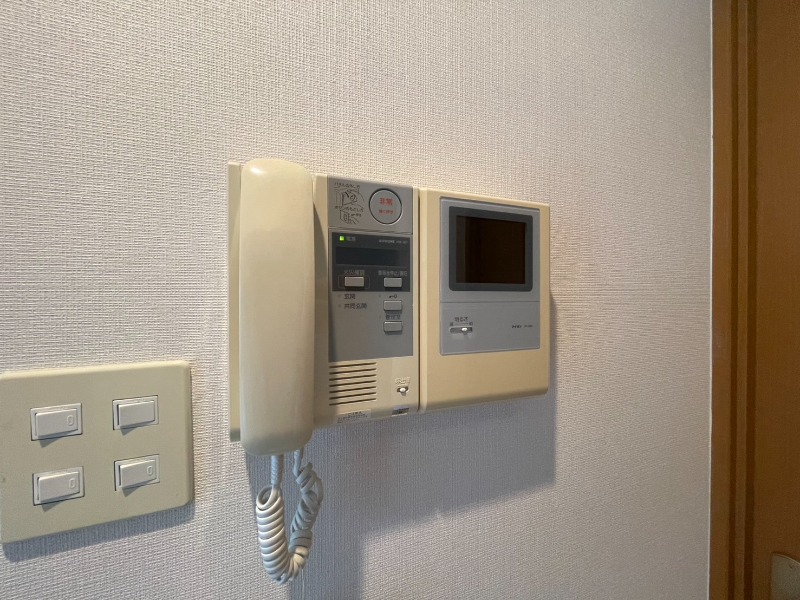 セキュリティ　ＴＶモニター付インターホンです。来客者の顔が見えるので安心！