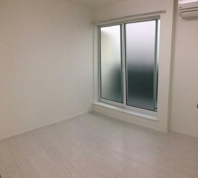 居室・リビング　白を基調としたキレイなお部屋です。