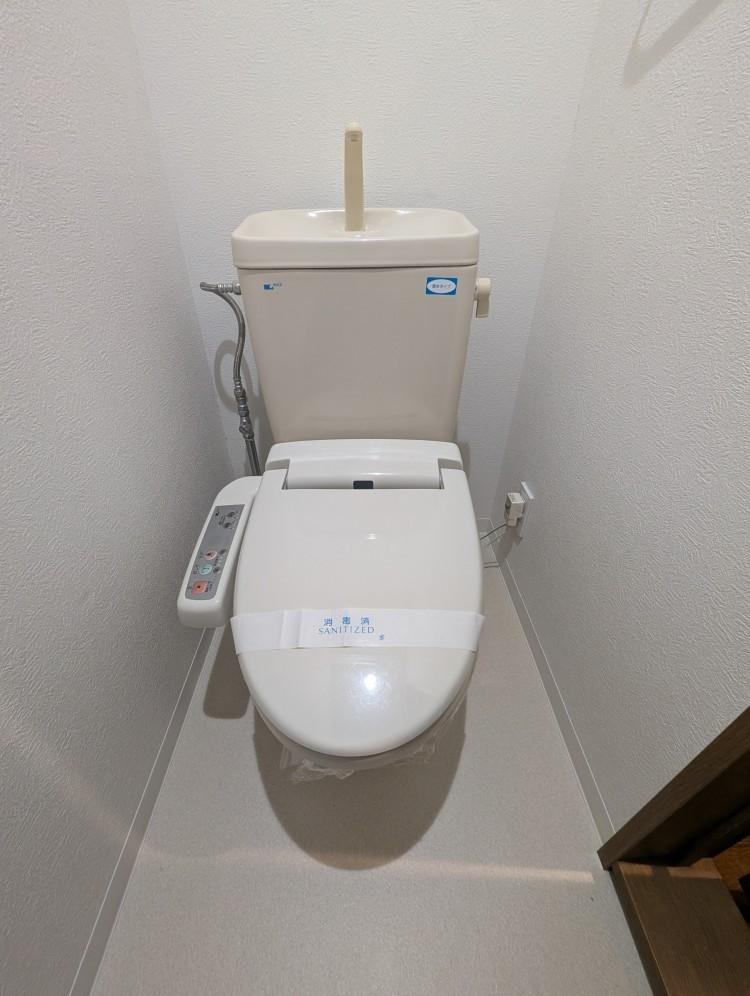 トイレ　ウォシュレット付きでとても快適です！