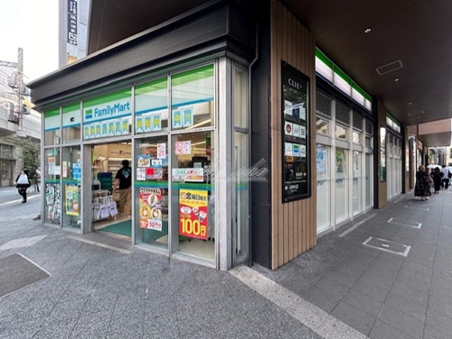 コンビニ　ファミリーマート 京急川崎駅前店（コンビニ）まで165m