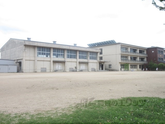 小学校　高宮小学校（小学校）まで550m