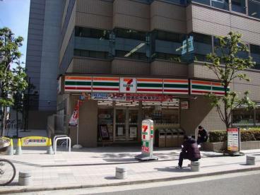 コンビニ　セブンイレブン 大阪安土町1丁目店（コンビニ）まで126m