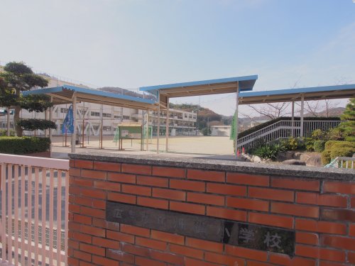 小学校　広島市立畑賀小学校（小学校）まで482m