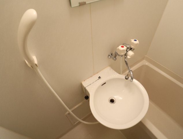 洗面設備　きれいなお風呂です