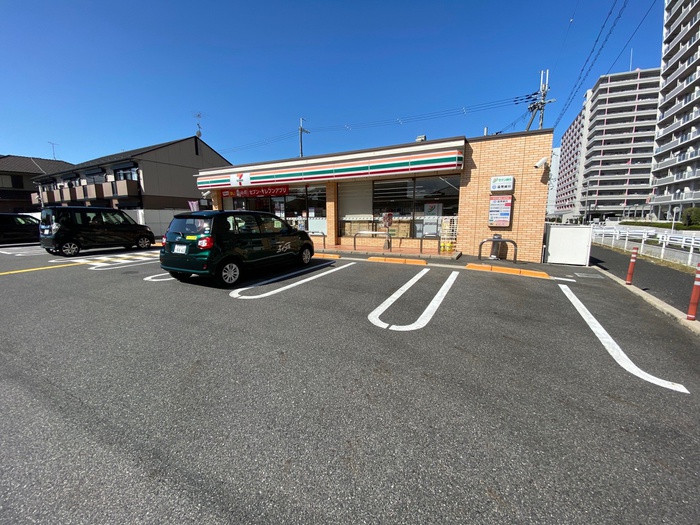 コンビニ　セブンイレブン栗東駅前店（コンビニ）まで450m