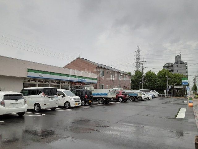 コンビニ　ファミリーマート 港春田野店（コンビニ）まで984m