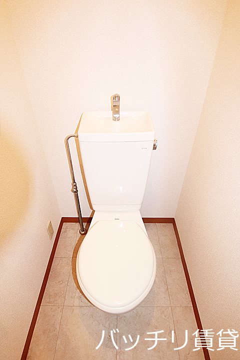 トイレ　＊画像は別部屋の為イメージ、現状を優先致します。