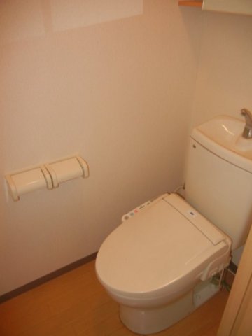 トイレ　別号室の写真です。ご参考までに