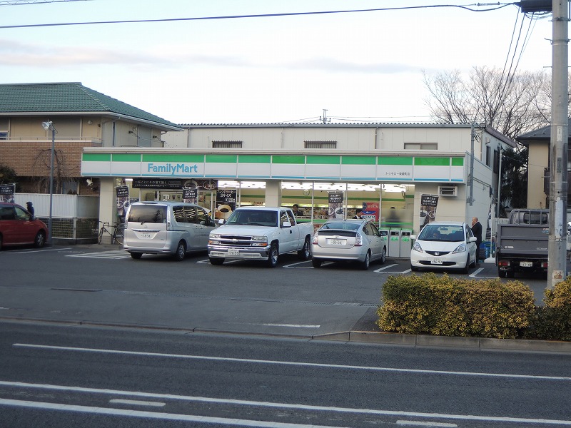 コンビニ　ファミリーマート・トゥモロー柴崎町店（コンビニ）まで489m