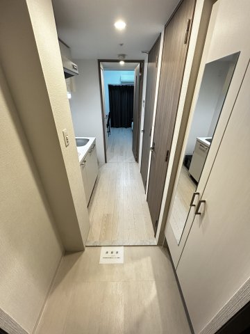 玄関　※参考写真　家具家電設置前
