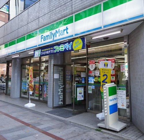 コンビニ　ファミリーマート 神田須田町一丁目店（コンビニ）まで100m