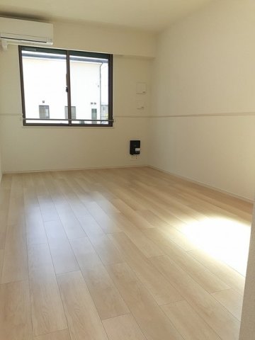 居室・リビング　こちらの居間で趣味の時間をお楽しみください