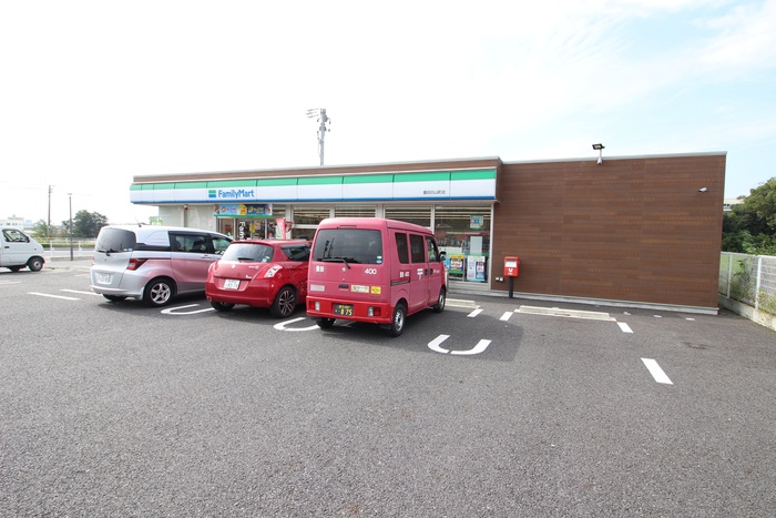 コンビニ　ファミリーマート（コンビニ）まで1000m