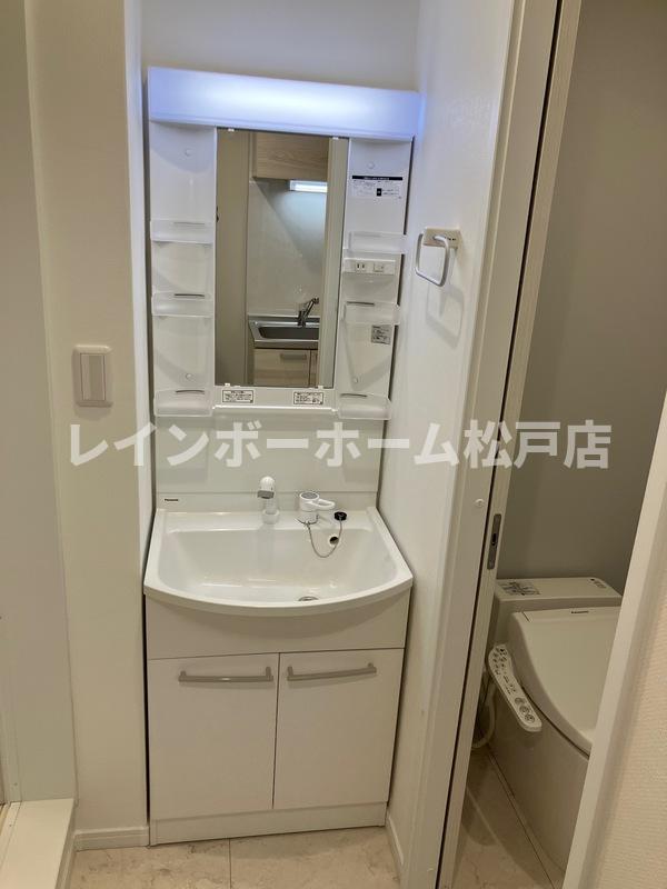 洗面設備　スペースが確保できる洗面所です
