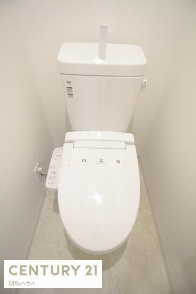 トイレ　温水洗浄便座完備のトイレです◎
