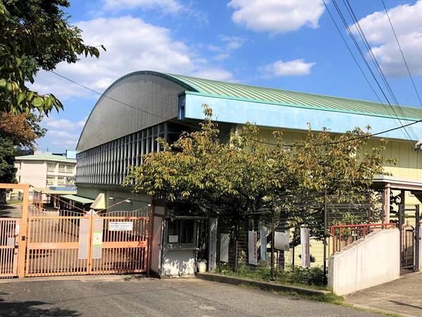 小学校　楠小学校（小学校）まで600m