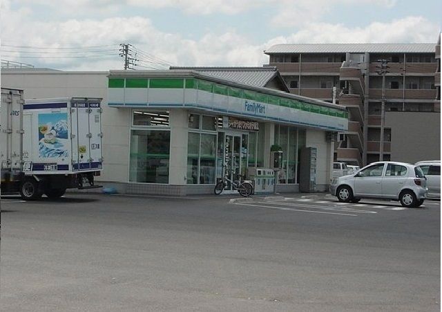 コンビニ　ファミリーマート仏生山北店さん（コンビニ）まで1900m