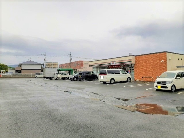 コンビニ　セブンイレブン翔陽高校前店（コンビニ）まで400m