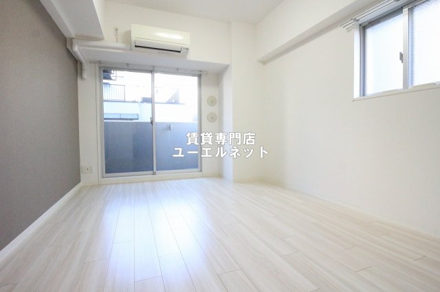 居室・リビング　ゆったりとくつろげる、落ち着きのある居室空間です