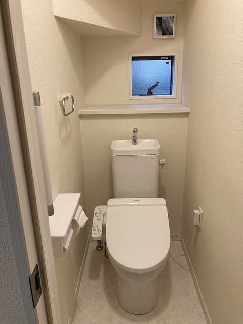 トイレ　１階トイレ・温水洗浄便座付※前回募集時の写真です