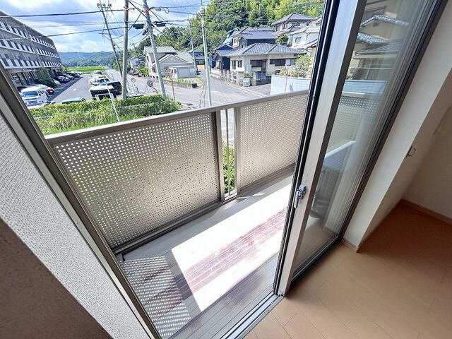 バルコニー　お洗濯にも便利なバルコニー付き
