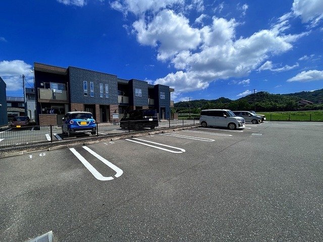 駐車場　車をお持ちの方に嬉しい駐車場付きの物件です