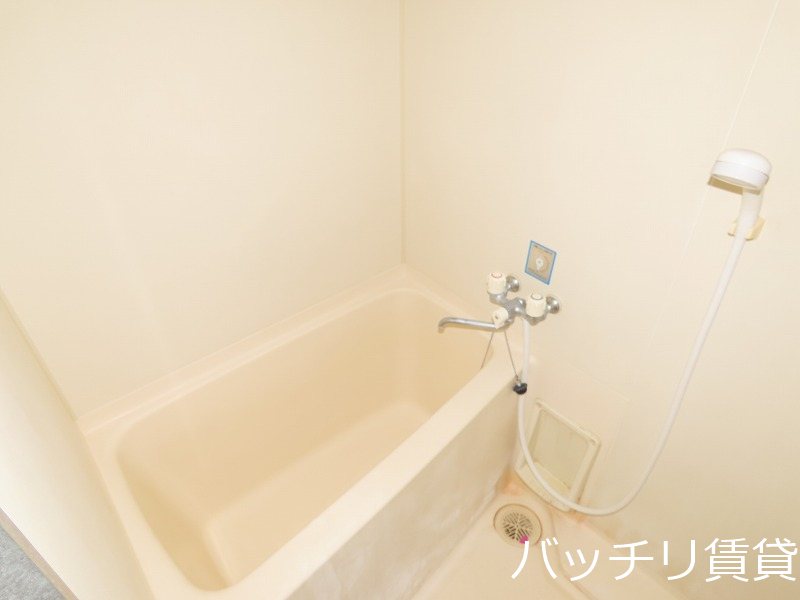バス・シャワールーム　別号室タイプの為、現状を優先いたします