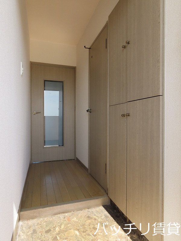 玄関　別号室タイプの為、現状を優先いたします