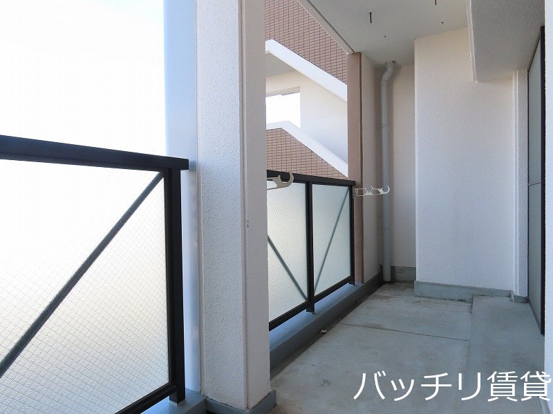 バルコニー　別号室タイプの為、現状を優先いたします