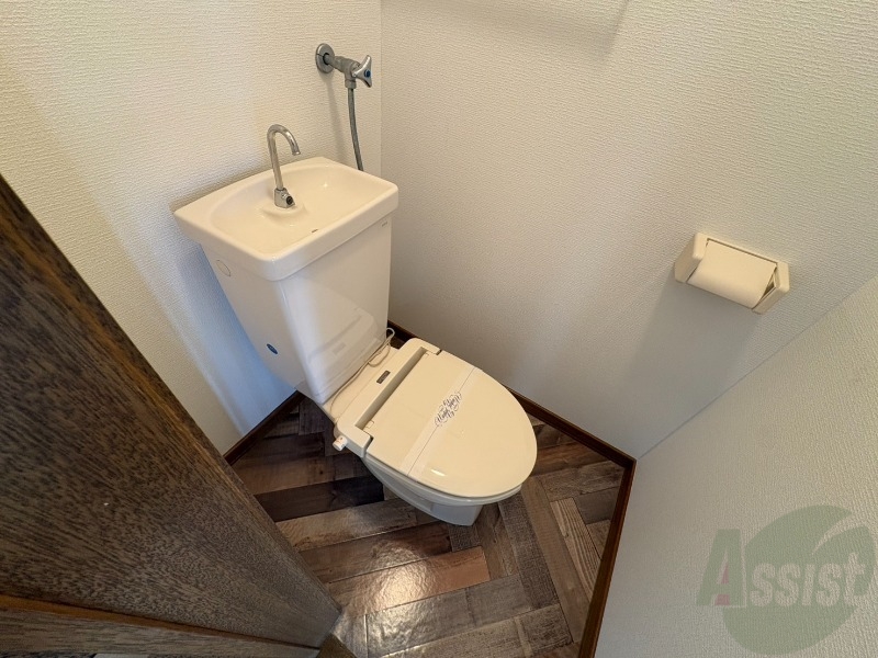 トイレ　こちらはトイレです。清潔感があり、安心して使用できます。