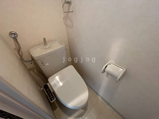 トイレ　温水洗浄便座付き
