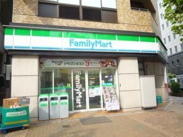 コンビニ　ファミリーマート（コンビニ）まで56m