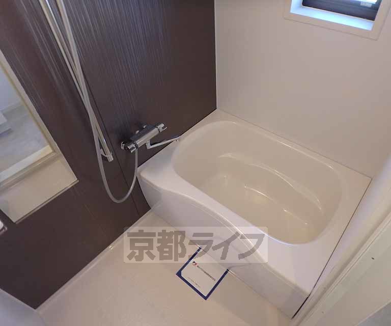 バス・シャワールーム　ゆったり浸かれるお風呂です。