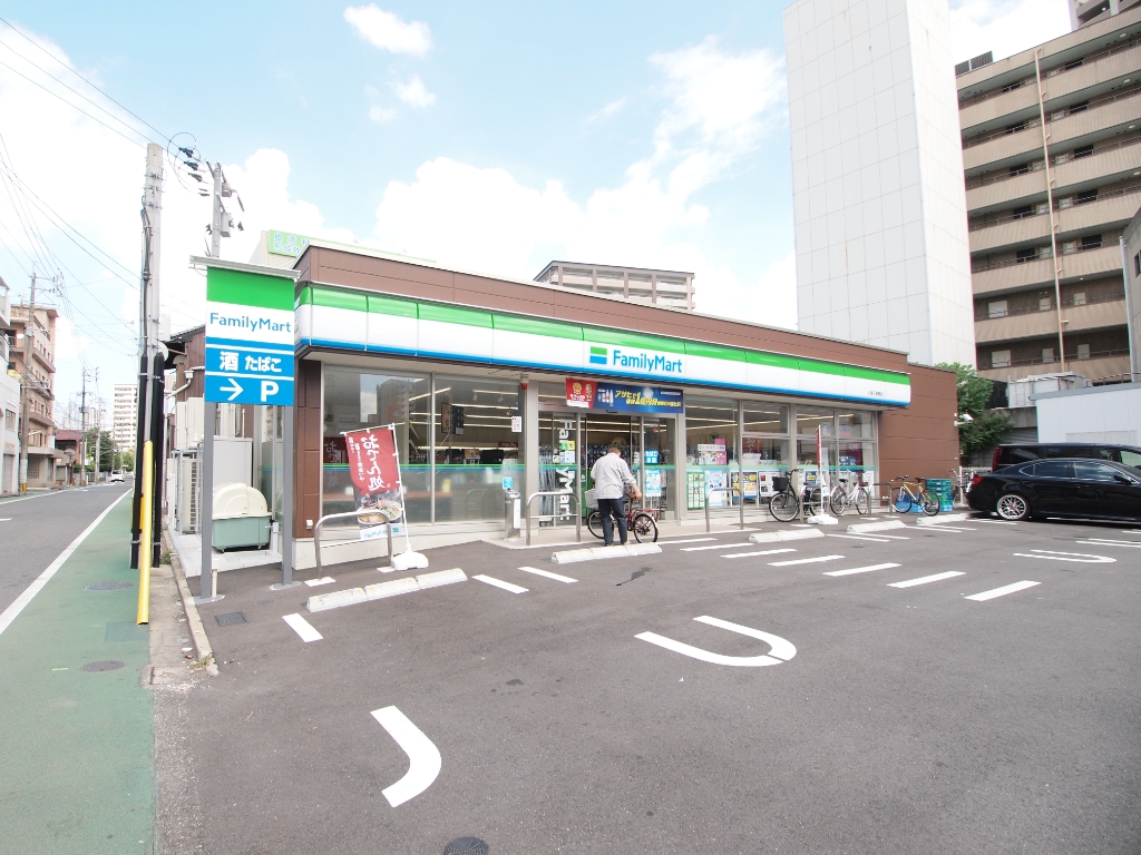 コンビニ　ファミリーマート 小倉北三萩野1丁目店（コンビニ）まで185m