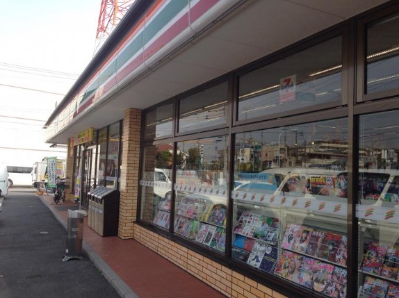 コンビニ　セブンイレブン足立江北橋東店（コンビニ）まで604m