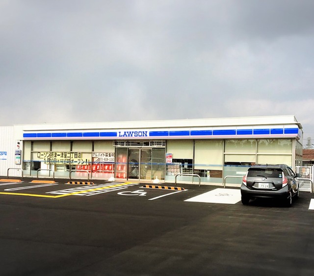コンビニ　ローソン摂津一津屋一丁目店（コンビニ）まで325m