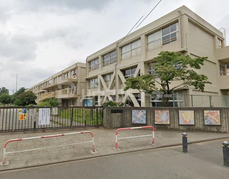 小学校　松戸市立常盤平第二小学校（小学校）まで610m