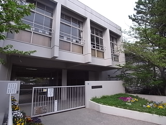 小学校　朝日ヶ丘小学校（小学校）まで328m