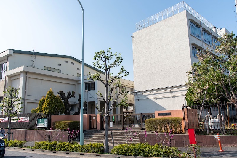 中学校　世田谷区立北沢中学校（中学校）まで360m