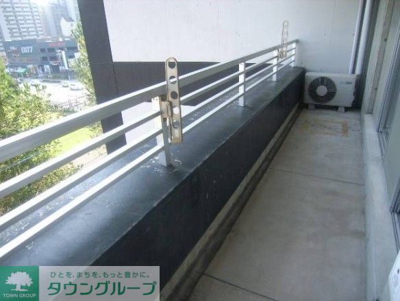バルコニー　同物件他部屋のため現状優先