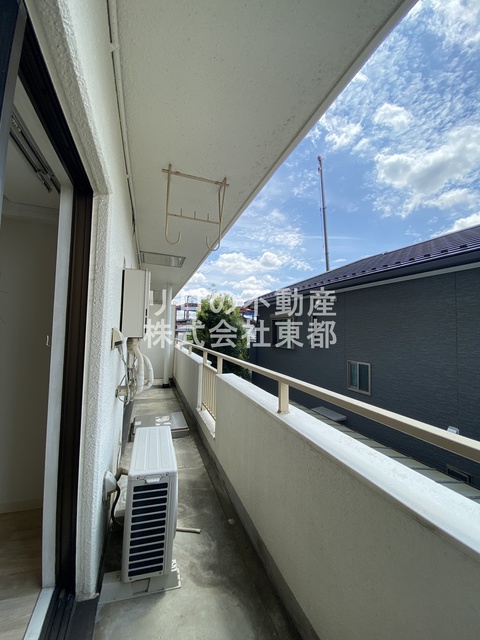 バルコニー　お天気のいい日は洗濯物も気持ちよく干せますね！