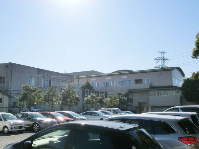 図書館　千葉市若葉図書館（図書館）まで900m
