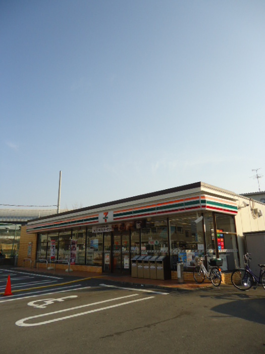 コンビニ　セブンイレブン寝屋川萱島南店（コンビニ）まで206m