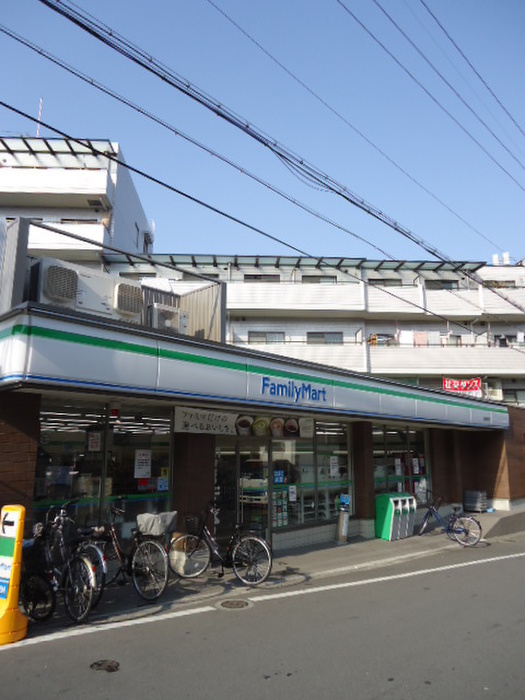 コンビニ　ファミリーマート 萱島駅前店（コンビニ）まで415m