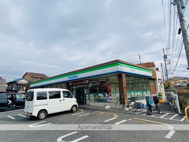 コンビニ　ファミリーマート（コンビニ）まで720m