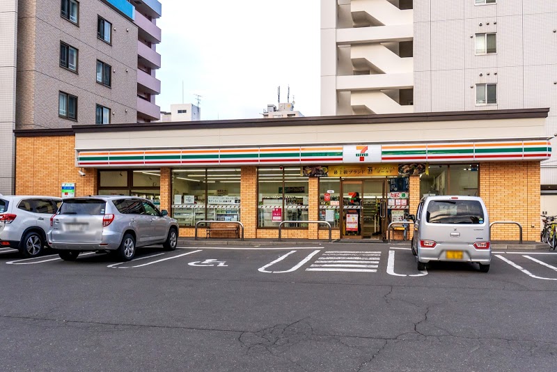 コンビニ　セブンイレブン札幌南6条西18丁目店（コンビニ）まで162m