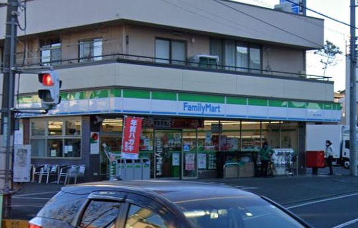 コンビニ　ファミリーマート（コンビニ）まで500m