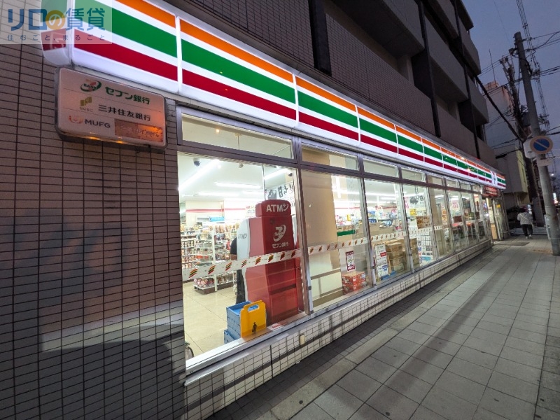 コンビニ　セブンイレブン大阪小松2丁目店（コンビニ）まで1m