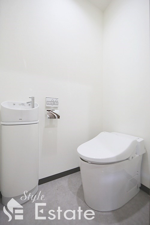 地下鉄東山線 本郷駅 徒歩23分 5階建 築28年のトイレ写真